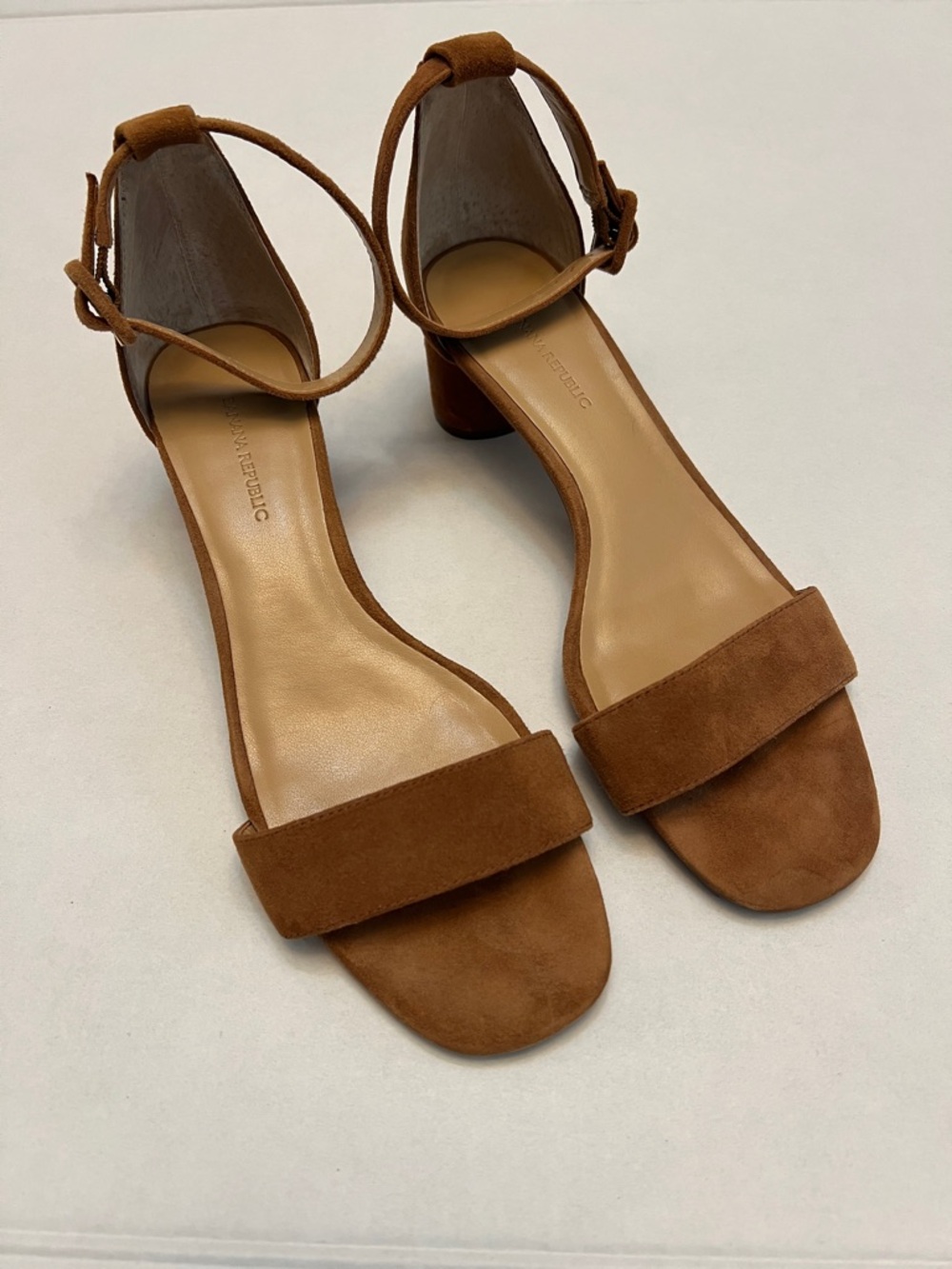 BANANA REPUBLIC BARE LOW BLOCK HEEL SANDAL TAN/BROWN LEATHER SIZE 8 - Picture 2 of 10
